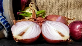 6 skvělých tipů, jak využít obyčejnou cibuli: Dokonalá je v polévce, slaném koláči i v pomazánce