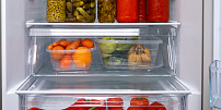 Lednice není trezor pro všechno, co doma máte: Kterým potravinám chlad škodí a proč je tam nedávat