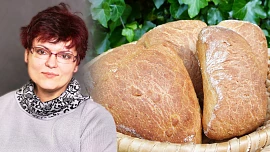 Pečeme s Ivou: Pečivo tuze voňavé, nadýchané, a přeci s pevnější a tmavší střídou. Takové jsou chlebulky