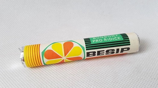 Retro okénko: Besipky kdysi stály jen 70 haléřů. Balení sladkých kroužků s ovocnou příchutí bylo vyrobeno speciálně pro řidiče