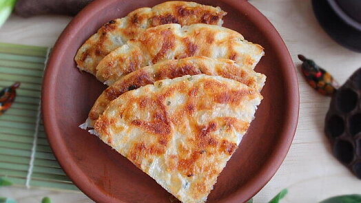 Osúch aneb Valašský langoš: Recept na tradiční pečenou placku s česnekem nezklame