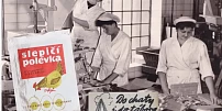 Retro okénko: Polévky ze sáčku stávaly 2 Kčs, děti milovaly písmenkovou, hrachovka se zase vylepšovala párkem
