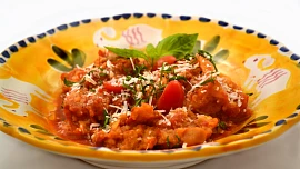 Prosluněné Toskánsko je rájem gurmánských zážitků. Tahle místní rajčatová polévka s bílým chlebem nemá chybu