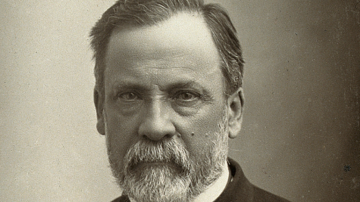 Vynálezce pasterizace, Louis Pasteur, zachránil Napoleonovi III. víno a ve svém domě pořádal opulentní hostiny