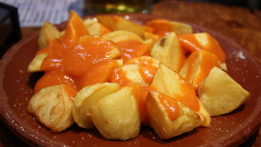 Patatas bravas: Dokřupava osmažené bramborové kostičky se neobejdou bez pikantní omáčky