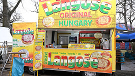 Matějská pouť 2026: Domácí langoš od 90 Kč, pivíčko za dvacku a cukrová vata za 50 Kč. Průvodce po nejlepším občerstvení