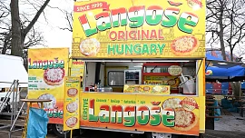 Matějská pouť 2026: Domácí langoš od 90 Kč, pivíčko za dvacku a cukrová vata za 50 Kč. Průvodce po nejlepším občerstvení