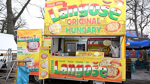 Matějská pouť 2026: Domácí langoš od 90 Kč, pivíčko za dvacku a cukrová vata za 50 Kč. Průvodce po nejlepším občerstvení