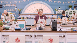 Peče celá země jako v krejčovském salonu. Volány, krajky a noblesní francouzská cukrařina