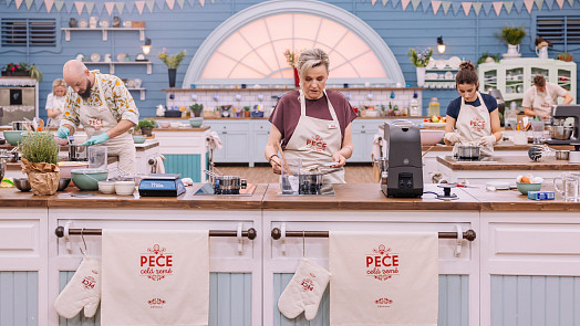 Peče celá země jako v krejčovském salonu. Volány, krajky a noblesní francouzská cukrařina