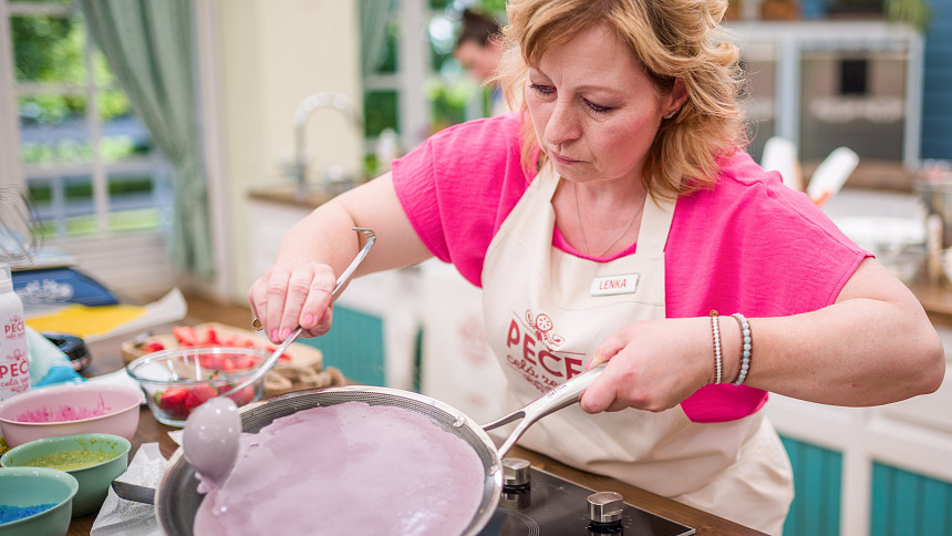 S barevnými palačinkami se dobře poradila například Lenka.
