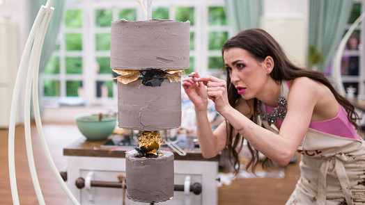 GALERIE: Erupce na Slunci, dort ze snů a v odstínech růžové: Jak se v Peče celá země dělaly dorty vzhůru nohama