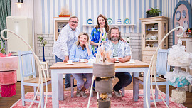 Erupce na Slunci, dort ze snů a v odstínech růžové: Jak se v Peče celá země dělaly dorty vzhůru nohama