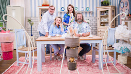 Erupce na Slunci, dort ze snů a v odstínech růžové: Jak se v Peče celá země dělaly dorty vzhůru nohama