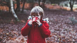 Průvodce pitným režimem dětí: Co mohou pít a co ne od narození do 5 let?