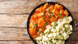 Maďaři se diví, jak jsme si upravili jejich národní poklad. Uvařte si pravý guláš správně a zapomeňte na knedlíky