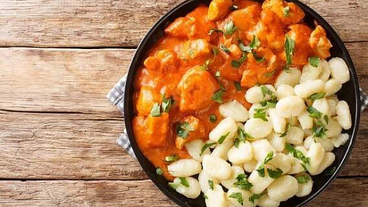 Maďaři se diví, jak jsme si upravili jejich národní poklad. Uvařte si pravý guláš správně a zapomeňte na knedlíky