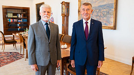 Novoroční oběd na Hradě: Prezident s premiérem si pochutnají na grilovaném candátovi i žloutkovém krému