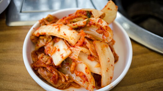 Kysané zelí, kimchi nebo kefír. Kvašené potraviny prospívají střevům a podpoří imunitu