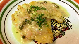 Řízky v italském stylu: Piccata s citronovou omáčkou chutná božsky. Je svěží, lehká a báječně šťavnatá