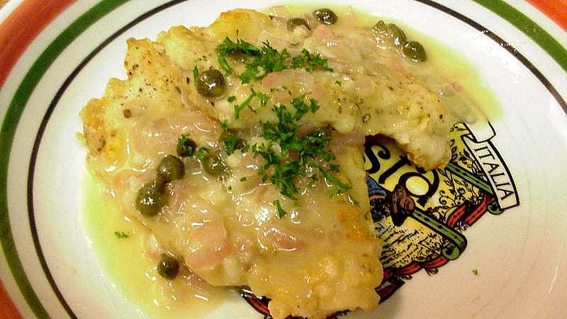 Řízky v italském stylu: Piccata s citronovou omáčkou chutná božsky. Je svěží, lehká a báječně šťavnatá