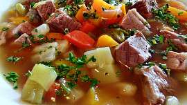 Bavorská specialita z jednoho hrnce: Pichelsteiner je šťavnatá směs masa a zeleniny, kterou si zamiluje každý
