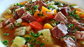 Bavorská specialita z jednoho hrnce: Pichelsteiner je šťavnatá směs masa a zeleniny, kterou si zamiluje každý
