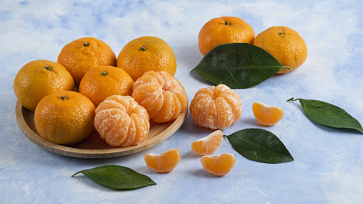 Konec kyselým mandarinkám s peckami! Sladké ovoce poznáte podle tvaru i jednoho údaje na obalu