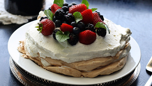 Sladká sněhová nadílka: Co je vlastně meringue a jak se liší italská od francouzské a švýcarské?