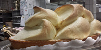 Znáte nadýchaný dezert Salzburger Nockerln? Vypadá jako tři zasněžené kopce u Salzburku
