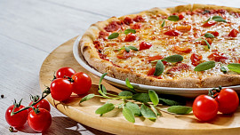 Pizza podle Masterchefa potřebuje omáčku z čerstvých rajčat, buvolí mozzarellu a pár facek!