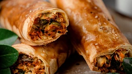 Jak na rychlé pizza rohlíky z toastového chleba: V horkovzdušné fritéze budou hotové za tři minuty, ale připravíme je jednoduše i v troubě