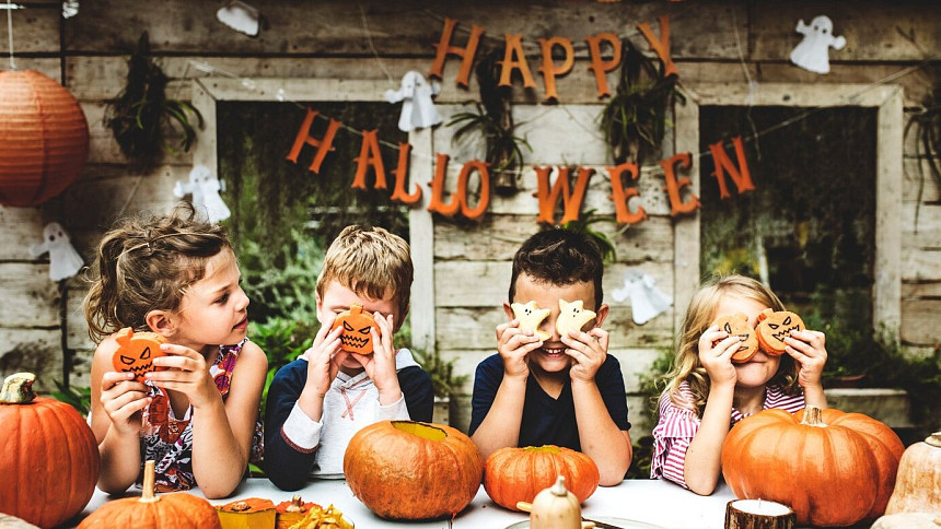 Děti se na Halloween těší především kvůli sladkostem.
