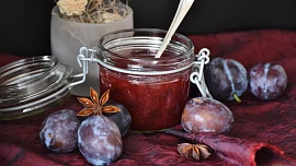 Tradiční povidla moderně: Při pečení v troubě se dají připravit rychleji a bez cukru