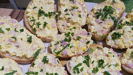 Jak na vynikající pomazánku se šunkovým salámem: Během pár chvil vykouzlíte pokrm, který uspěje na každé oslavě