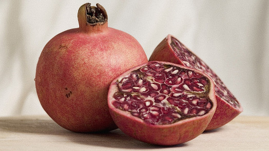 Exotické ovoce, které vyhnalo Adama a Evu z ráje: Proč jíst granátové jablko?