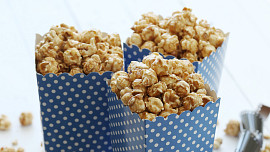 Sladký popcorn snadno připravíte i doma: Nejoblíbenější je karamelový, určitě se ale vyplatí vyzkoušet i skořicový a čokoládový