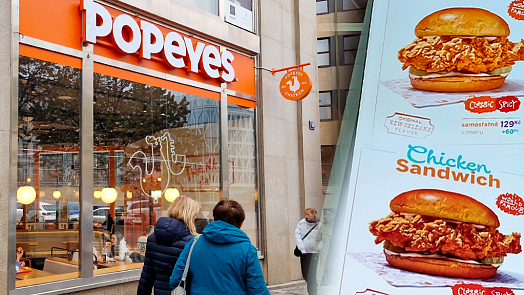 Reportáž: Jak vypadá Popeyes po roce? Ve všední den v době oběda je tady poloprázdno, překvapily vyšší ceny