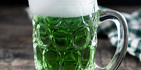 Na svátek svatého Patrika se pije zelené pivo a nabízejí ho i některé české pivovary. Které to jsou?