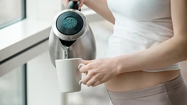 Jak vyčistit varnou konvici bez chemie? Pomůže obyčejný ocet, citron nebo jedlá soda!