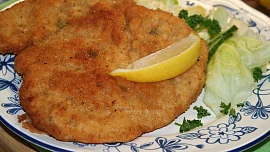 Jak na prešporské řízky: Šťavnatý a křehký klenot slovenské kuchyně voní česnekem a bylinkami