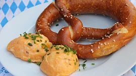Voňavá sýrová pomazánka s pivem: Slavnou německou obatzdu si vychutnáte nejen během Octoberfestu