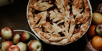 Jak na jablečný páj jako z amerického filmu? Díky jednoduchým sezónním koláčům budete za hvězdu
