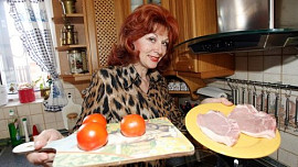 Saskia Burešová je ortodoxní hospodyně: Peču devět druhů cukroví, ale bramborový salát nedělám, říká moderátorka