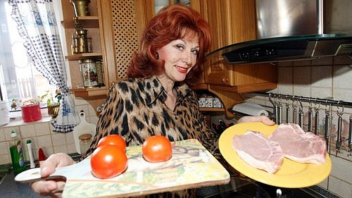 Saskia Burešová je ortodoxní hospodyně: Peču devět druhů cukroví, ale bramborový salát nedělám, říká moderátorka