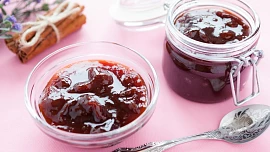 Čatní: Nekonečně variabilní záchrana při nadúrodě zeleniny či ovoce se hodí k masu i sýrům a takhle snadno se dělá