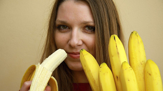 Jak udržet banány čerstvé až 14 dní? Pomůže fígl s drobným předmětem, který běžně vyhazujeme