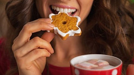 Expertka varuje: Přibírání o Vánocích dělají i drobnosti. Štamprle vaječňáku je kalorická bomba, pozor na nevinné ochutnávky