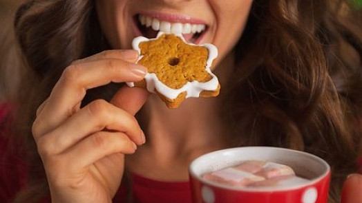 Expertka varuje: Přibírání o Vánocích dělají i drobnosti. Štamprle vaječňáku je kalorická bomba, pozor na nevinné ochutnávky