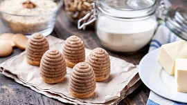 Neodolatelná vosí hnízda: S lískovými oříšky a žloutkovým krémem zmizí jako první. Takhle budou vypadat nádherně